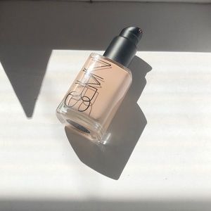 NARS Sheer Glow - Oslo